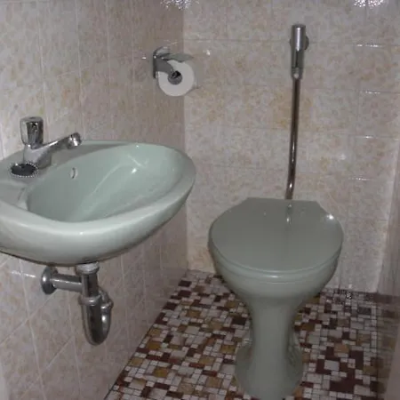 Wohnung-haus Fuer Arbeiter Und Monteure Bis 11 Personen Appartement *